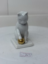 Franklin Mint Curio Cabinet "Blanc de Chine" figurine