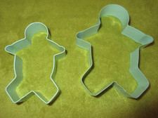 BNWOT 'UNBRANDED' 2 X METAL GINGERBREAD MAN COOKIE CUTTERS