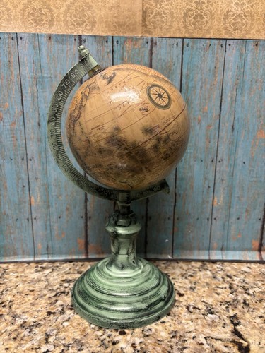 Vintage small world metal - small,