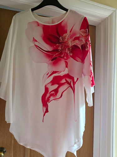 White red floral round neck - white,