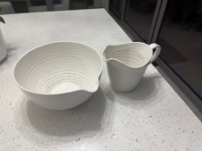 Large Mixing bowl and matching measuring jug - Pottery beige