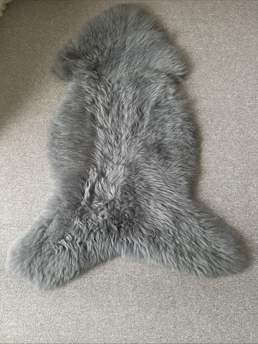 Natural sheepskin rug pet - rug, bed