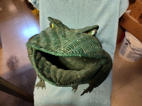 Vintage green wicker frog - green,