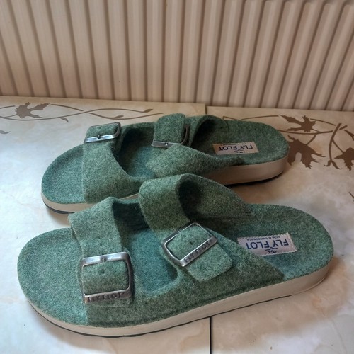 Flyflot green felt sandals - felt,