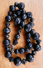 UNUSUAL DESIGN, ATTRACTIVE, CARVED, ANTIQUE VICTORIAN, WHITBY JET BEAD NECKLACE