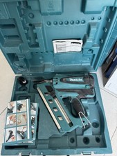 Makita Gas Nail Gun Cordless 7.2V 1x1.5Ah Li-Ion GN900SE First Fix 90mm Nailer