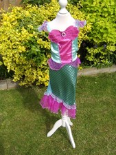 DISNEY ARIEL DRESSING UP