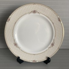 WEDGWOOD TURNBERRY BONE CHINA DINNER PLATE