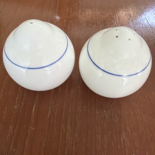 Salt pepper pots - &,