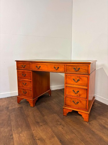Reproduction yew wood pedestal - wood,