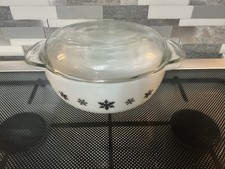Vintage JAJ Pyrex Medium