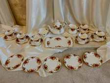 ROYAL ALBERT  Old Country Roses, 21 Piece Tea Set