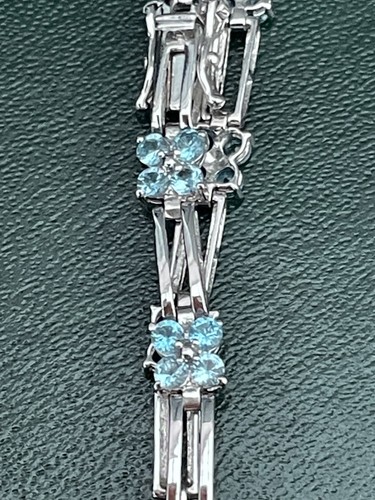 9ct gold white - gold, topaz
