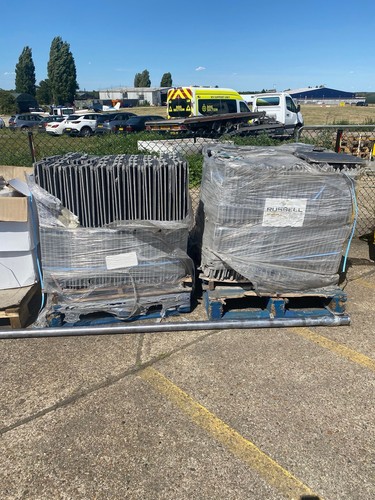 Three pallets russell roof - pallets,