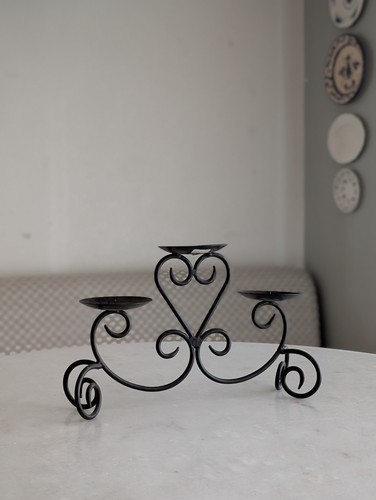 Black metal iron scroll arm - black,