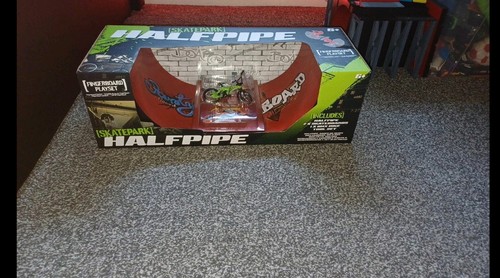 Skate park finger skateboard - park,