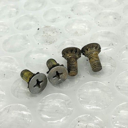 Rear door locking - screw, x4