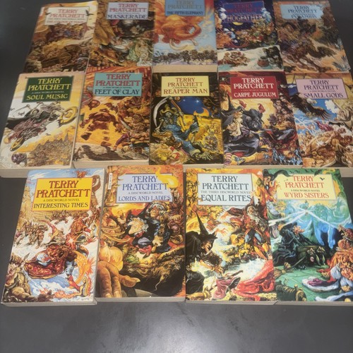 Terry pratchett discworld - pratchett,