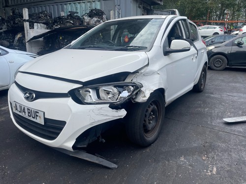 Hyundai i20 white 2014 - hyundai,
