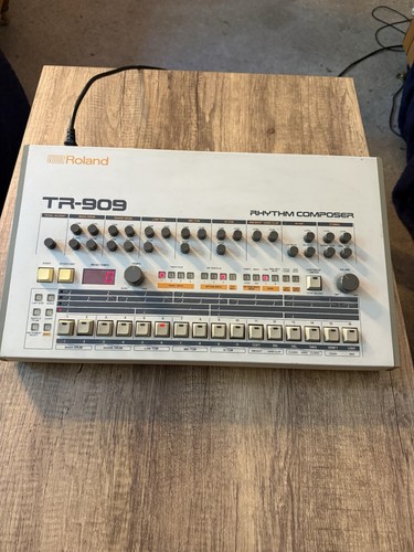 Roland 909 rhythm - tr-909, composer