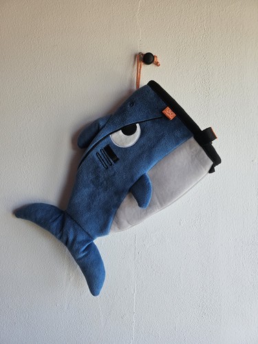 Vertical shark blue chalk - yy,