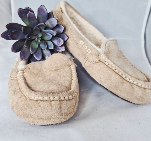 UGG