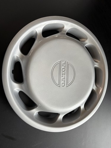 One 1994 volvo 850 - one, hubcap