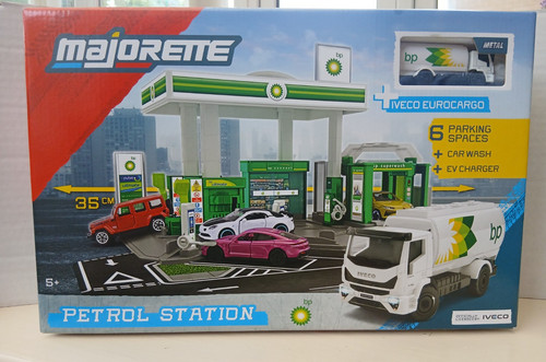 Majorette petrol station - bp,