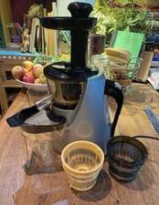 Hurom Slow Juicer Premium