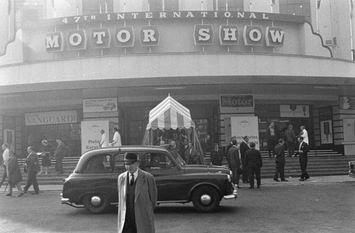 Austin fx4 taxi outside - austin,