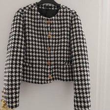 Black & white large dogtooth