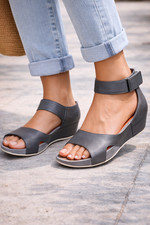 TSUBO Womens Comfort Wedge