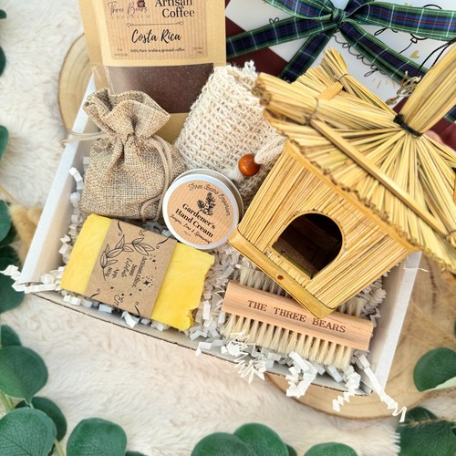 Gardening hamper for women - gardening,