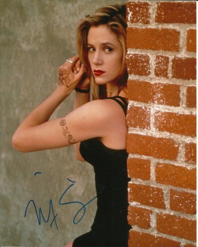 Mira sorvino signed photo - mira,