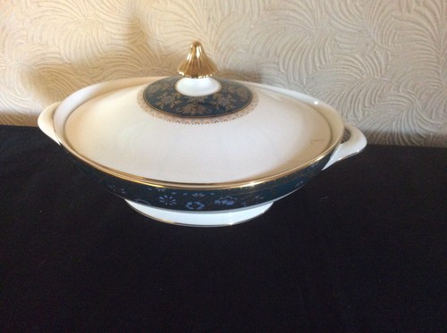 Royal doulton carlyle lidded - royal,