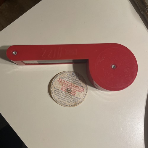 Vintage plastic gizz - gizz, shaker