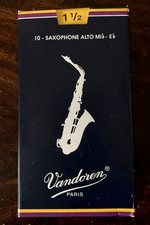 Vandoren Traditional Alto Saxophone Reeds, Box of 6- Strength 1,5