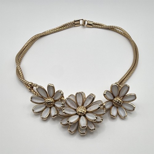 Crown trifari signed gold tone - signed,