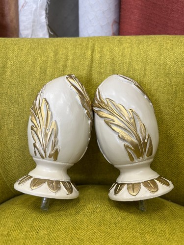 Screw finials curtain - /,