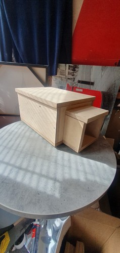 Hedgehog house feeding - house, /