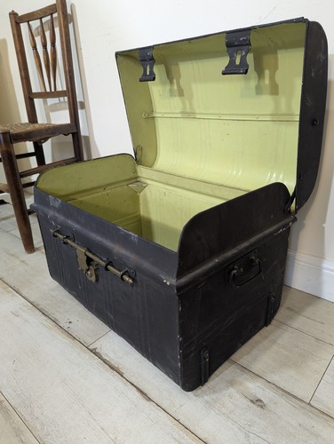 Antique travel trunk old - travel,