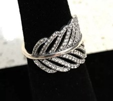 Beautiful Pandora ‘Light As A Feather’ Ring. 