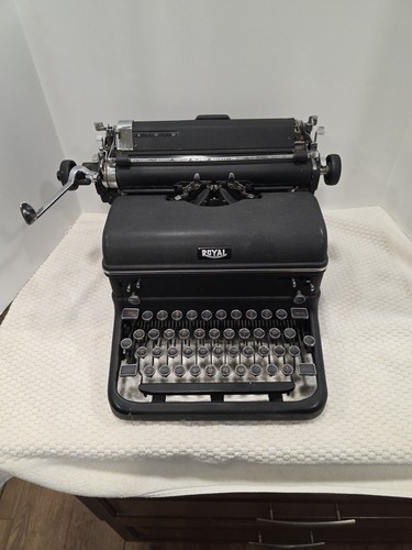 Vintage 1940s royal - kmm, "magic