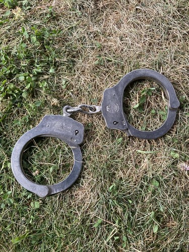Smith wesson handcuffs - &,