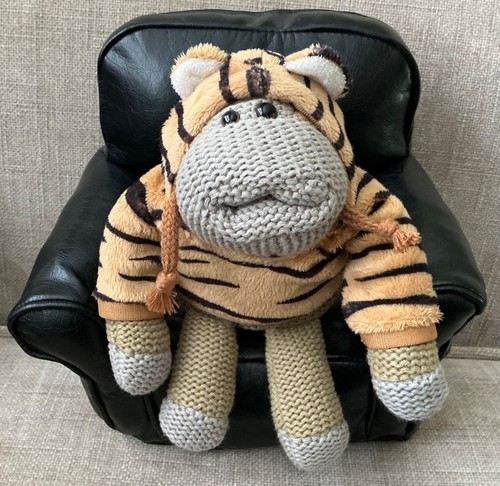 Tips tea monkey wearing - tea,