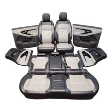 L551 Evoque R Dynamic Seat Set