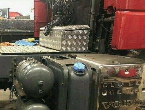 Volvo toolbox catwalk - volvo,