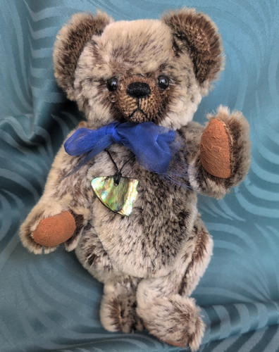 Robin rive bear - robin, pohutu