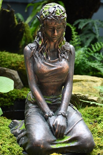 Elf kneeling garden - kneeling,