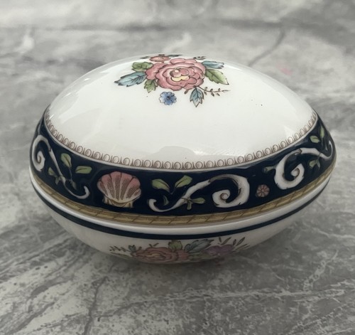 Wedgwood england porcelain - england, egg